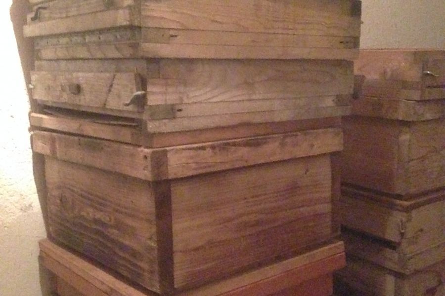 Imkerei-Ausrüstung wie Bienen-Zargen oder Beutendeckel... - Bild 1