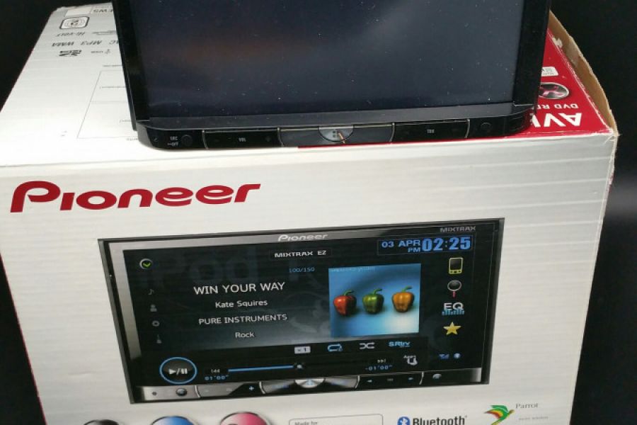 Pioneer AVH 8400 BT doppel DIN mit Blende für VW Multivan T5 Brixen