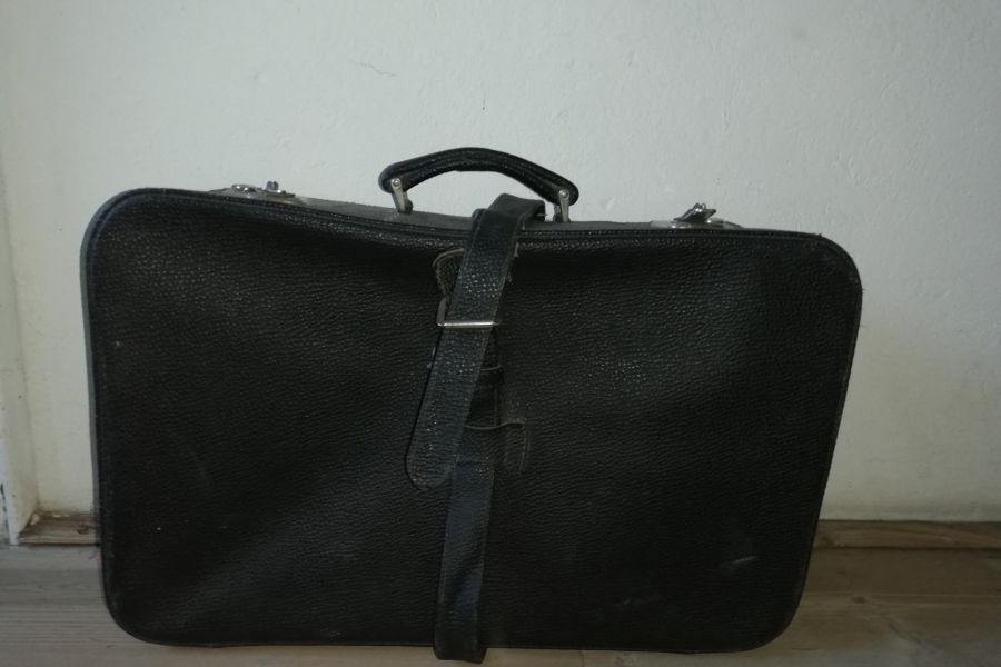 Schwarzer alter Koffer - Bild 1