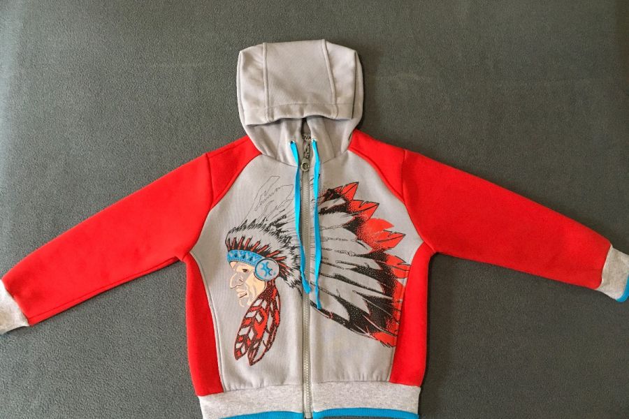 Kapuzen-Sweatjacke und Hose - Bild 3