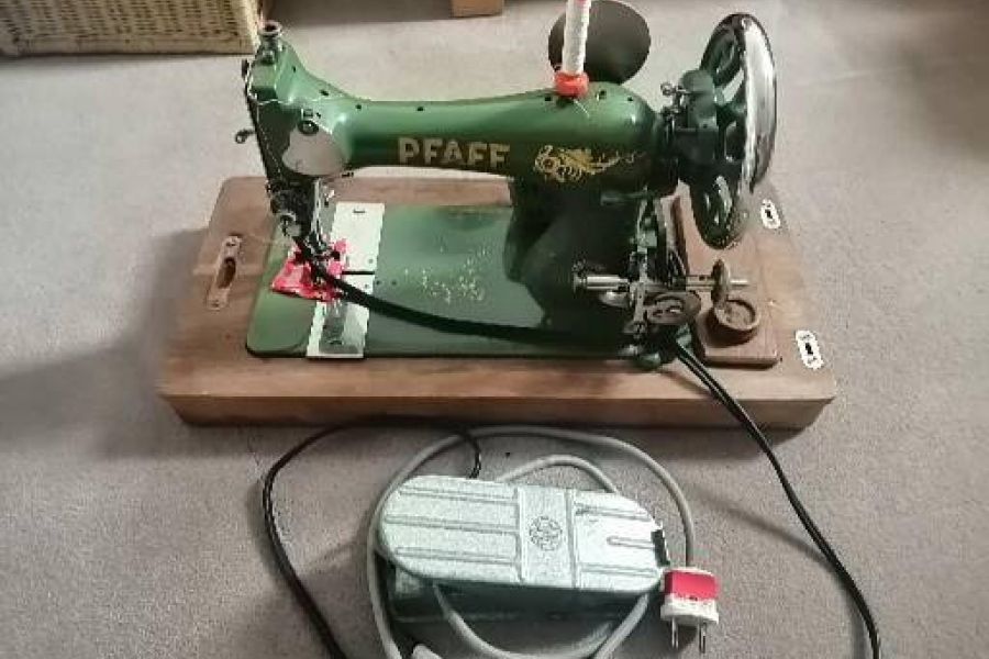 Pfaff-Nähmaschine antik mit Pedal und Deckel - Bild 2