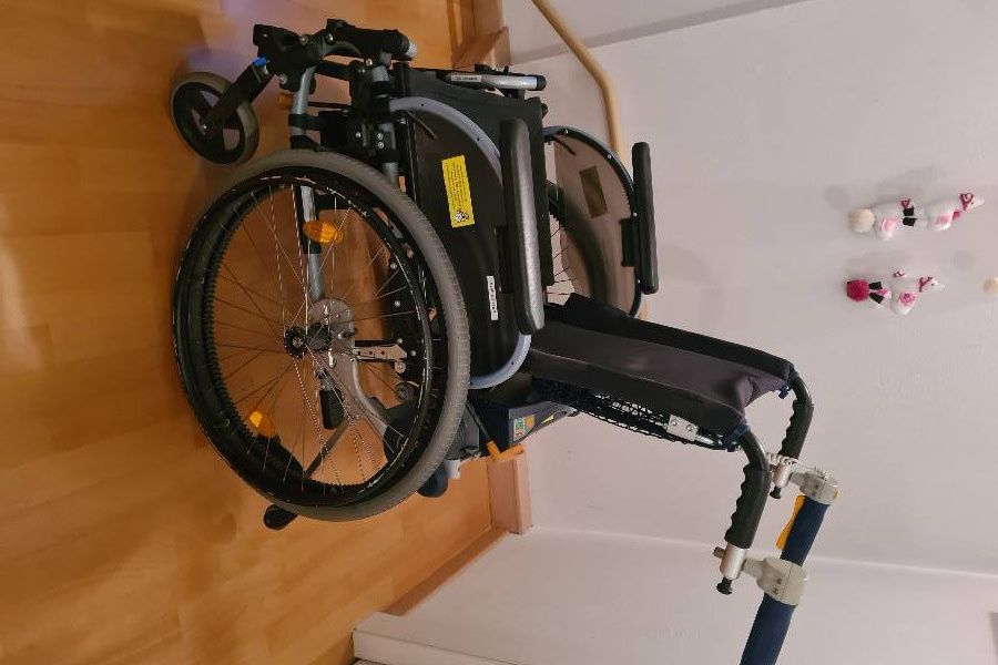 Elektrischer Rollstuhl - Bild 3