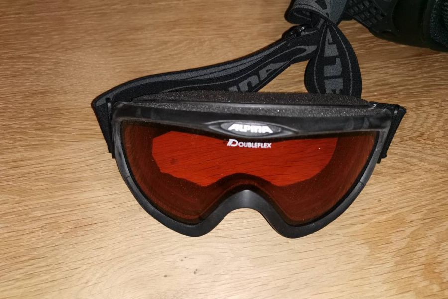 Verkaufe gebrauchten schwarzen Kinderskihelm mit Skibrille - Bild 3