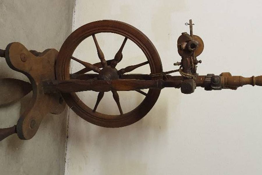 Spinnräder aus Holz - Bild 2