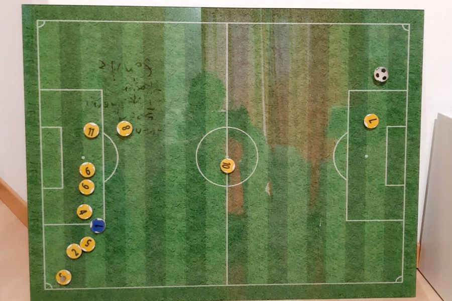 Magnettafel Fußballfeld zu verkaufen - Bild 1