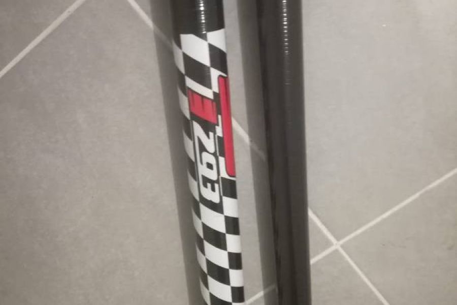 One Design 293, Mast 430cm, Mastfuß und Mastfußverlängerung WIE NEU - Bild 2