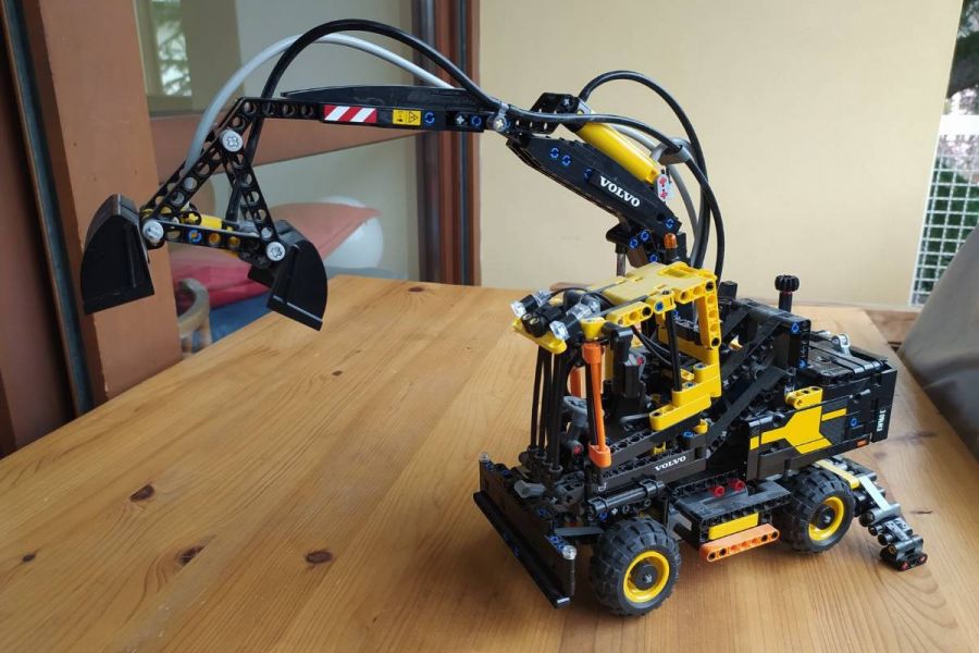 Lego Technic Volvo Bagger EW 160E inkl. Set Power Functions - Bild 1