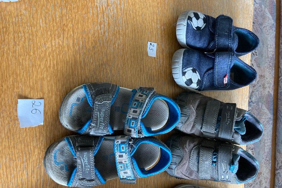 Schuhe gegen eine Spende fürs Sparschwein - Bild 3