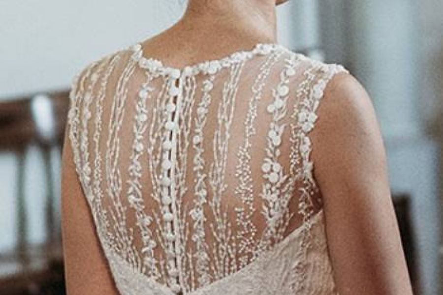 Weisses Brautkleid mit Unterrockreifen - Bild 1