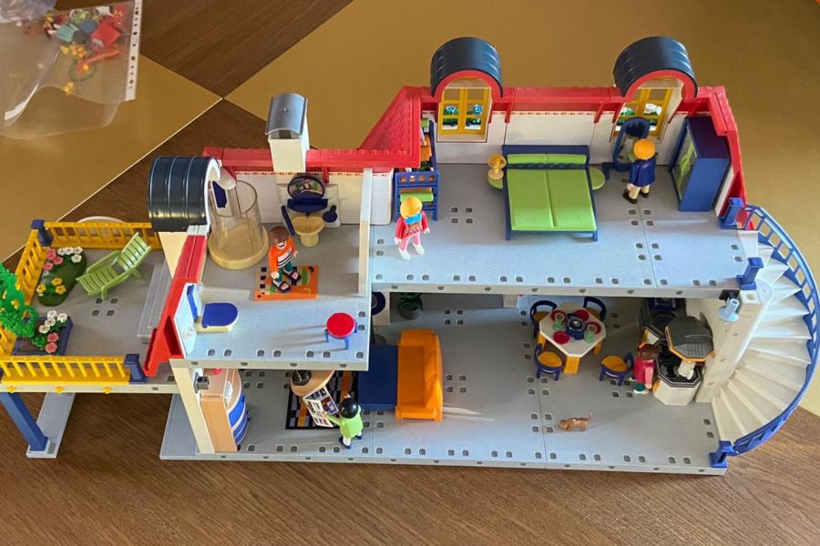Playmobil Haus mit Einrichtung + Auto - Bild 1