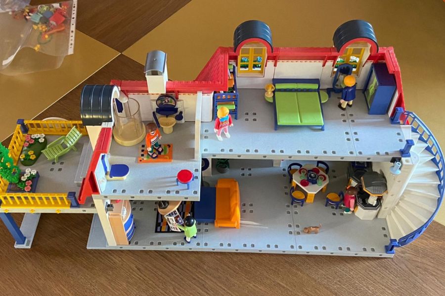 Playmobil Haus mit Einrichtung + Auto - Bild 1