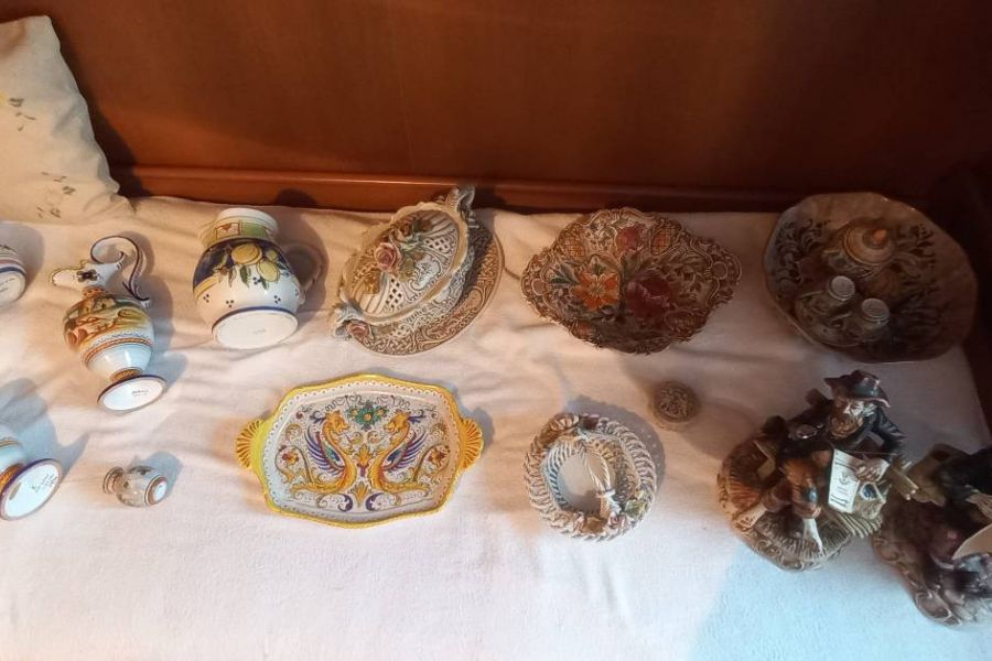 Verschiedene Porzellanobjekte - Bild 1