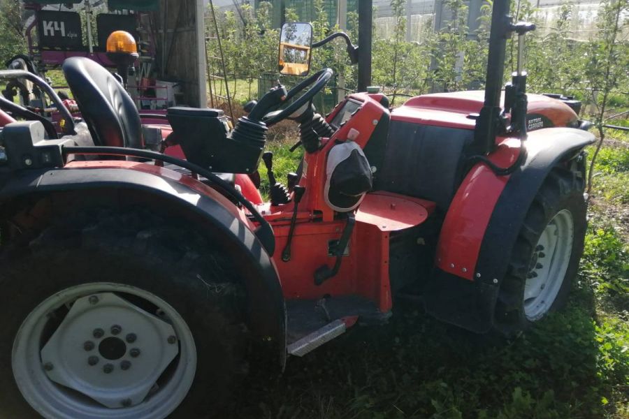 Verkaufe Traktor Carraro SRX 9800 - Bild 4