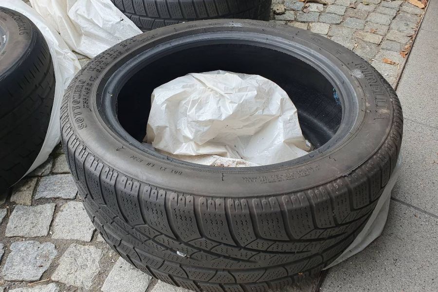 Autoreifen, Sommer/Winter, 235/45 R17 Y (Continental/Pirelli), Volvo - Bild 2