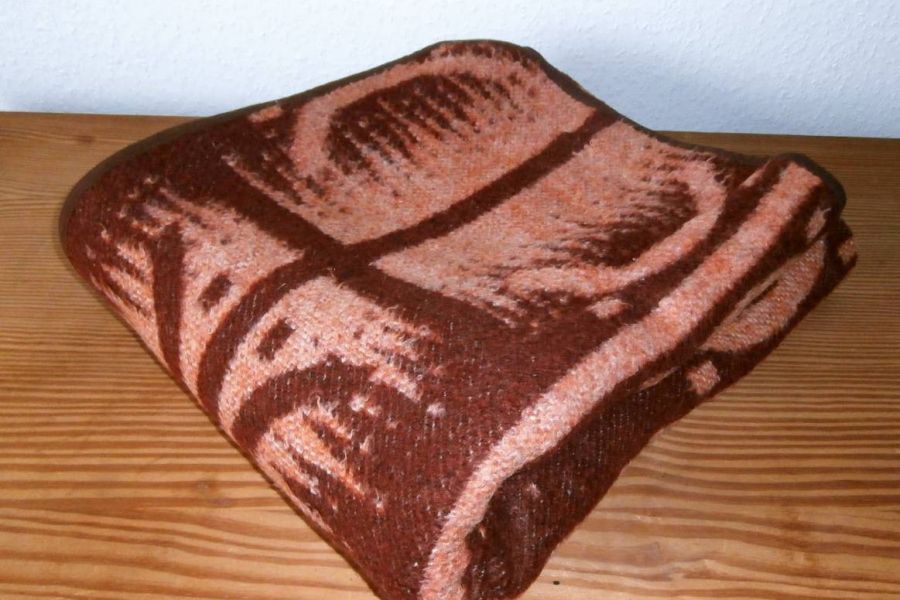 Suche alte Decken jeglicher Art (kein Kunststoff) für Schwitzhütte - Bild 1