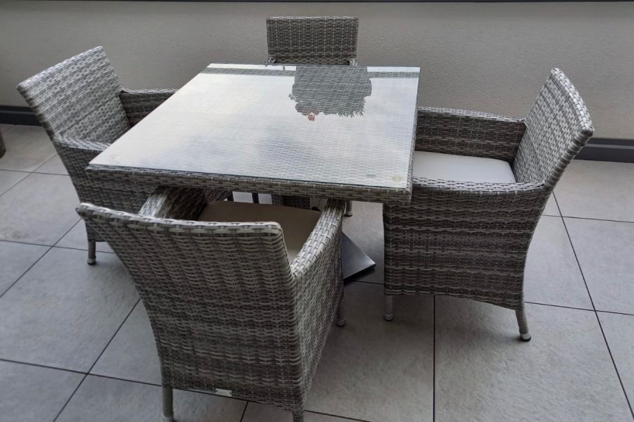 Rattan Gartentisch mit 4 Stühlen - Bild 1