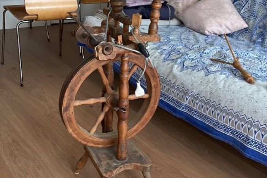 Lampe - altes Spinnrad - Bild 1
