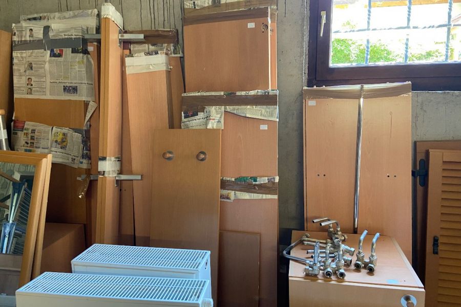 Verkaufe Schränke mit Garderobe und Spiegel - Bild 2