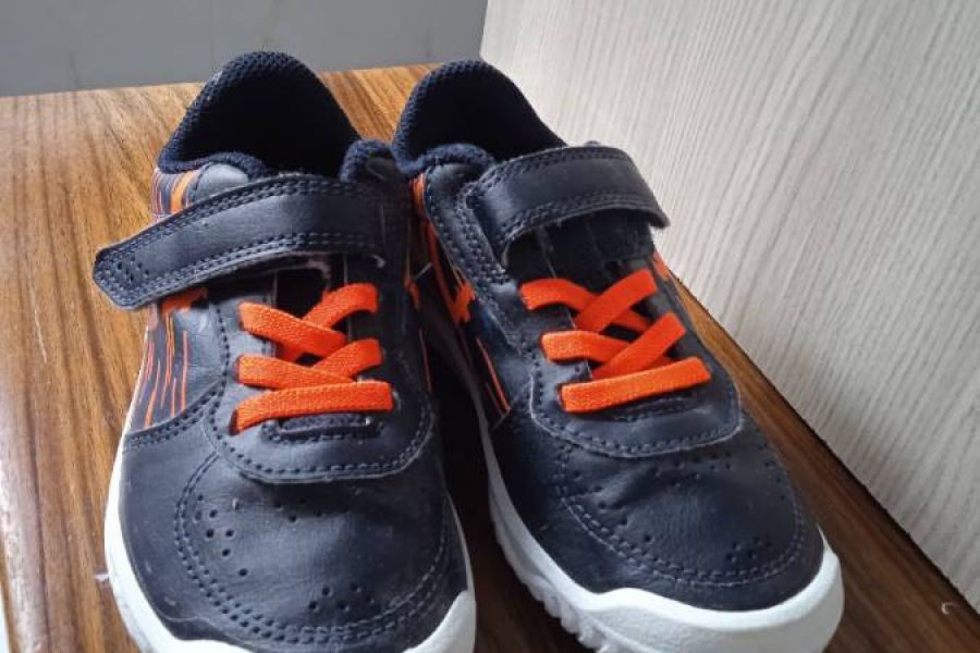 Tennisschuhe Nr. 28 - Bild 2