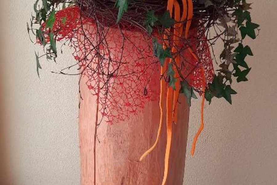 Baumstamm mit Deko - Bild 1