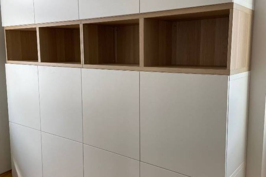 Besta IKEA Wohnwand weiß, Eiche, Türen, Einlegeböden - Bild 1
