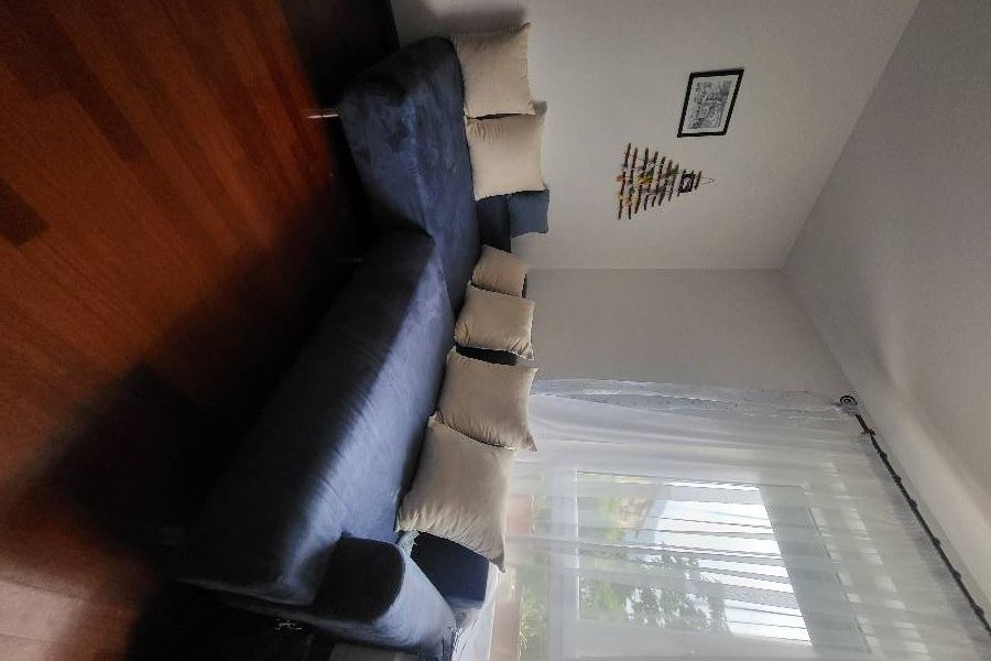 Wohnzimmerschrank und Couch in blau - Bild 4