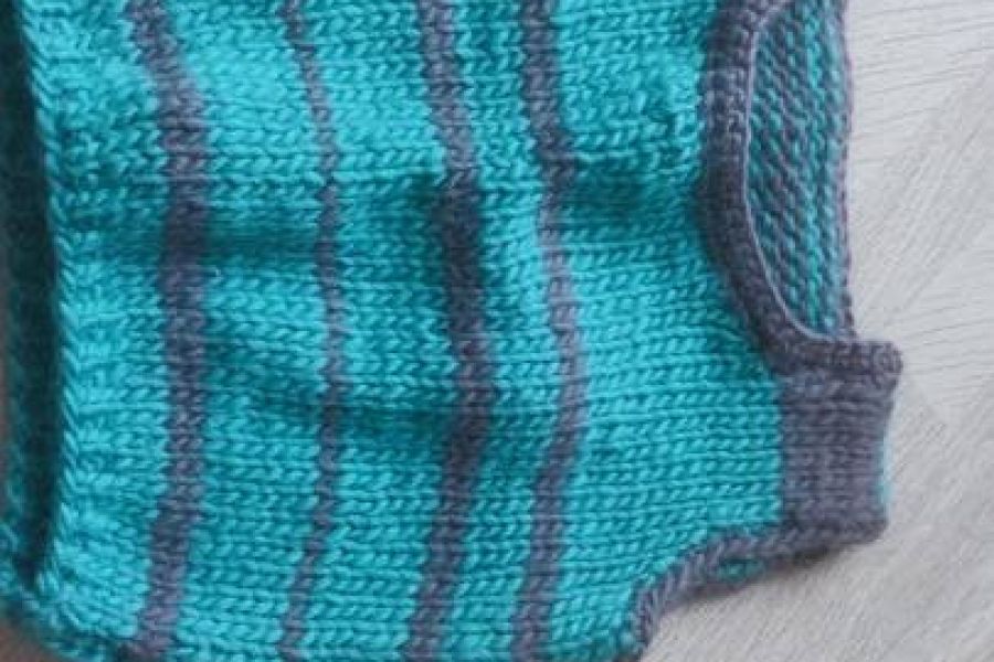 Pyjama und Pullover gestrickt neu, Lederschuhe - Bild 1