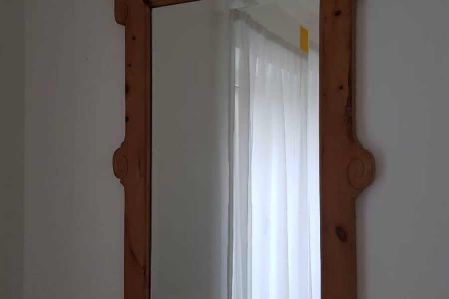 Spiegel mit Holzrahmen - Bild 1