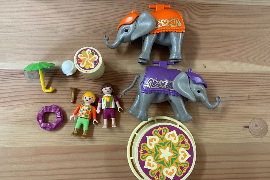 Playmobil Nr.4235 Zirkus-Baby Elefanten mit Akrobaten - Bild 2