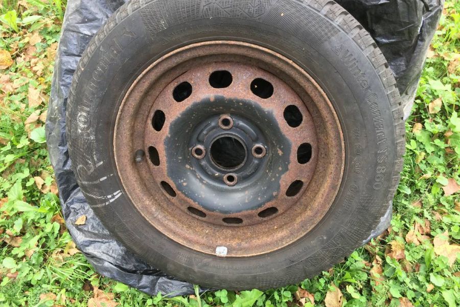Gebrauchte Winterreifen Continental 185/65 R14T mit Felgen - VW Passat - Bild 3