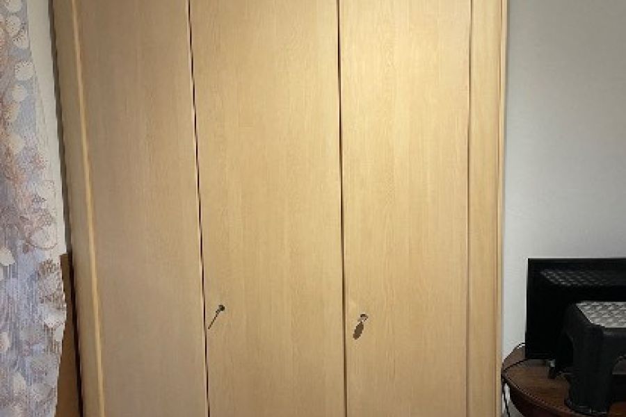 Kleiderschrank - Bild 1