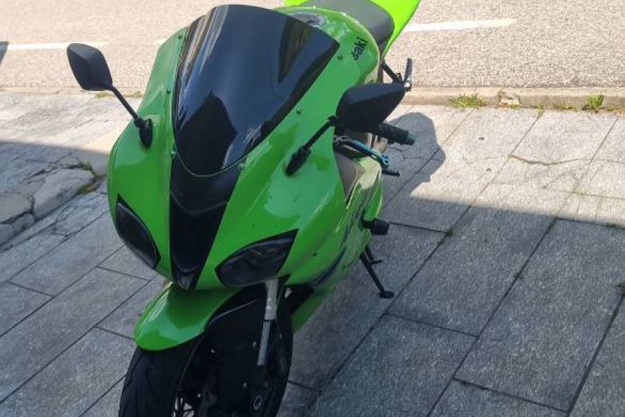 Kawasaki ZX6R - Bild 2