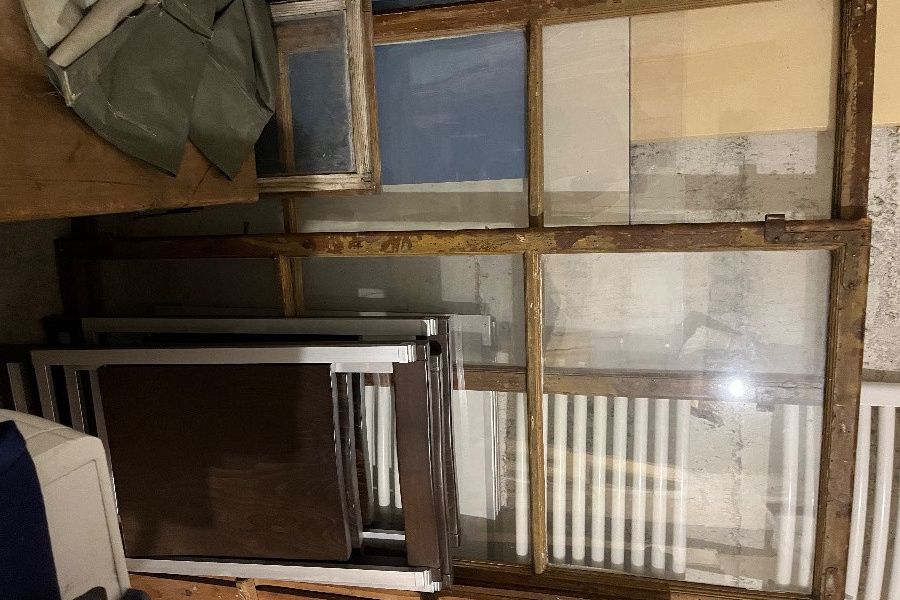 historische südtiroler Fensterrahmen mit Glas - Bild 1