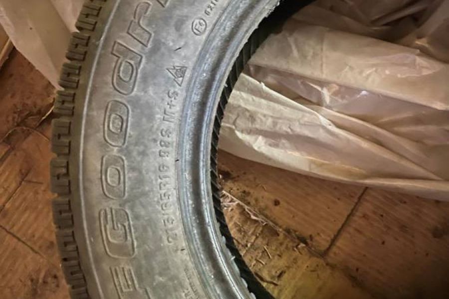 Pneumatici 215/65 R16 98S m+s - Bild 1