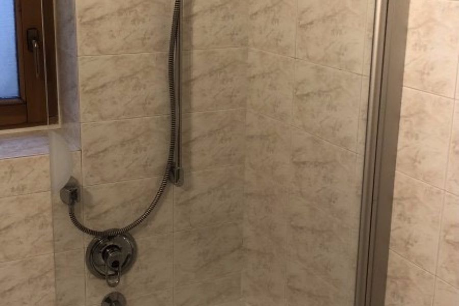 Badewannenfaltwand aus Glas - Bild 1