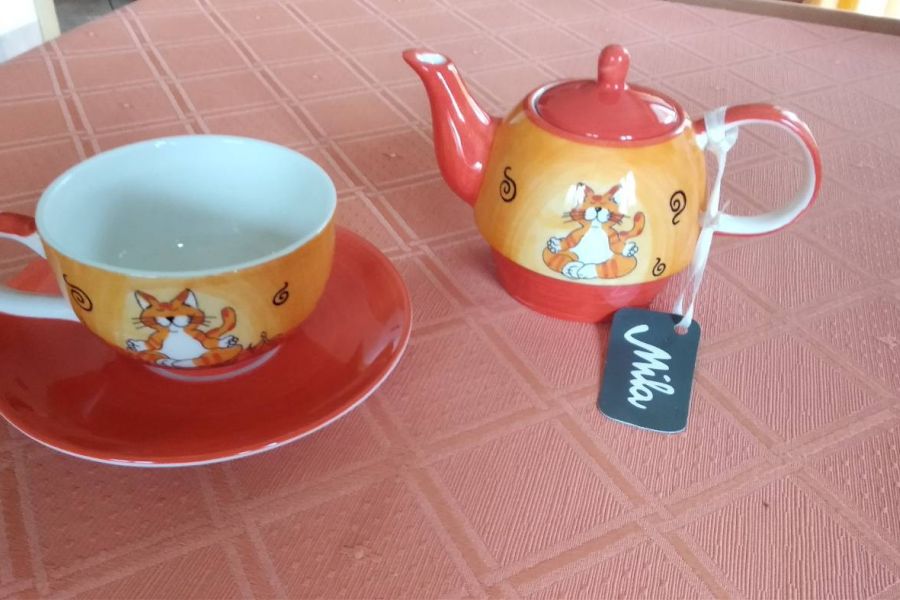 kleine Teekanne mit Tasse - Bild 1