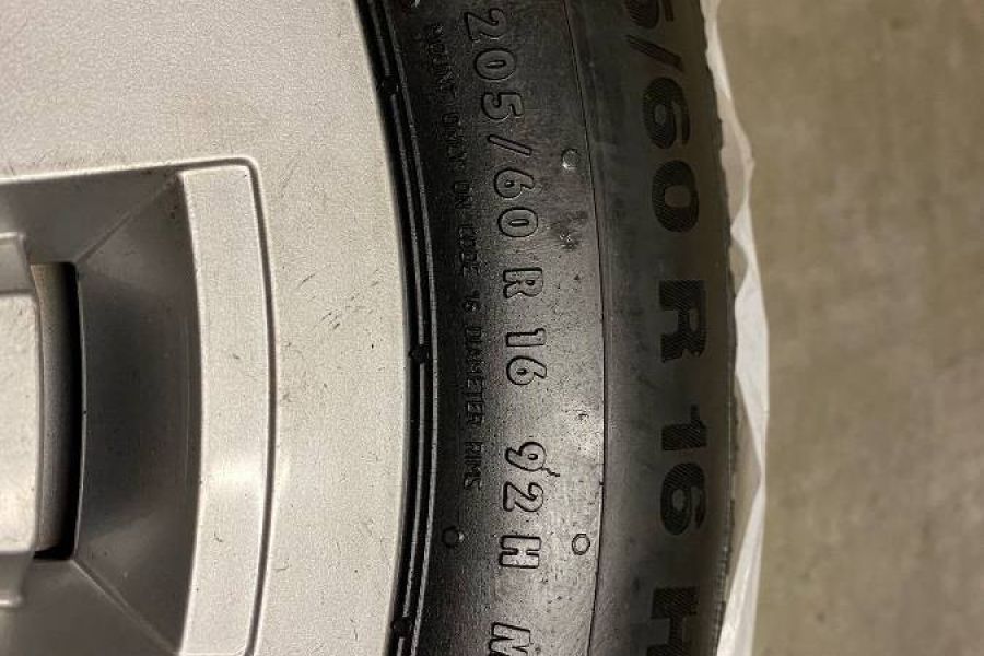 4 Winterreifen Continental mit Felgen von Audi A4 - Bild 1