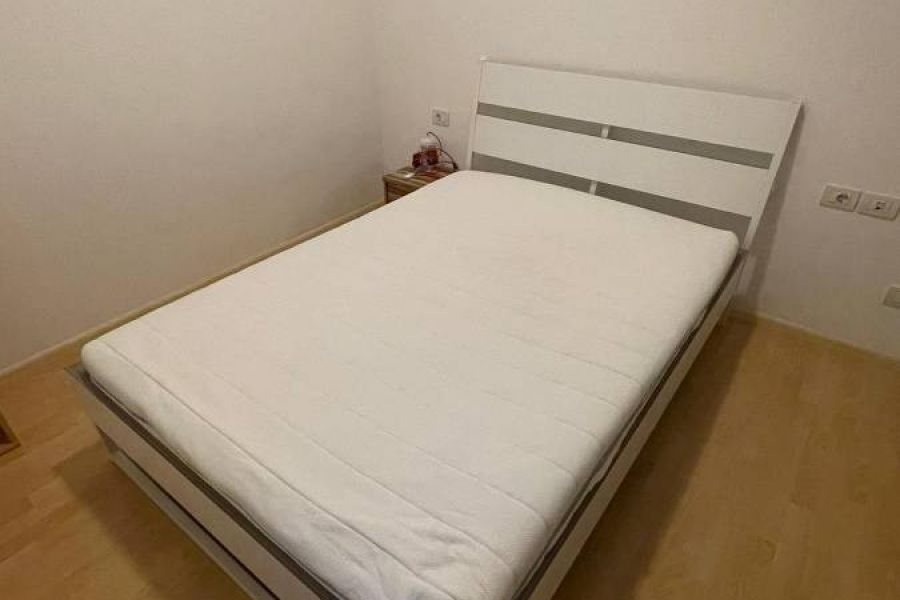 Bett zu verkaufen (1,4m x 2m) an Selbstabholer - Bild 1