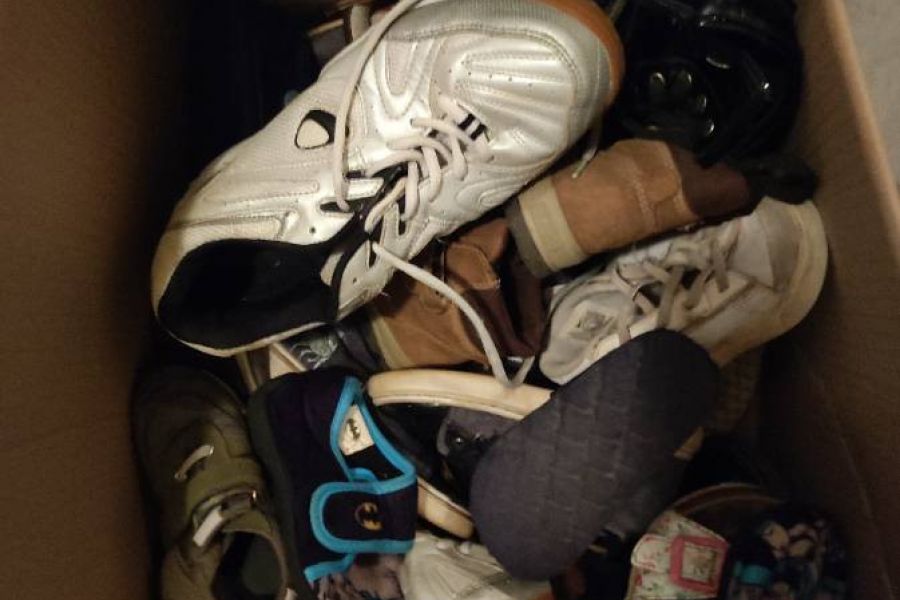 Verschiedene Schuhe zu vergeben - Bild 2