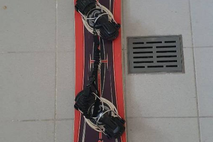 Skischuhe und Ski - Bild 2