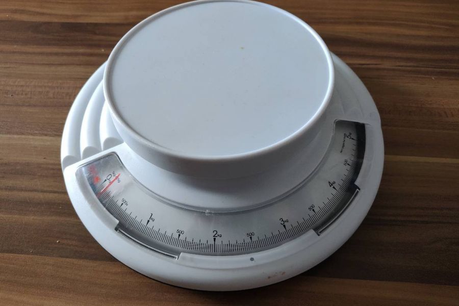 Waage (5kg)), Schäler, Käsebehälter, Apfelteiler (gebraucht & neu) - Bild 1