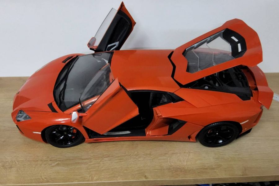 Lamborghini Aventador - Bild 1