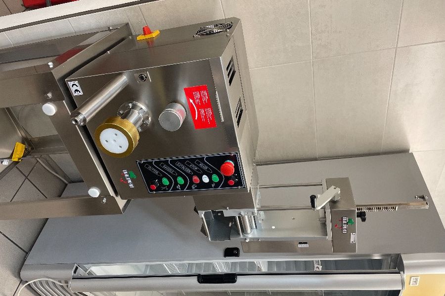 Nudelmaschine / macchina per pasta automatica - Bild 1