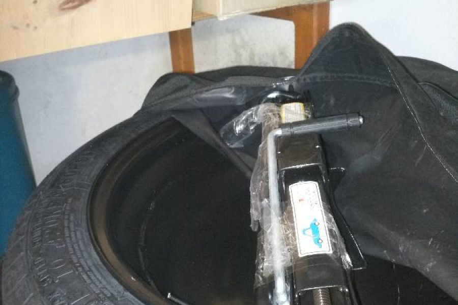 Notrad mit Wagenheber und Tragetasche für VW Passat, TRoc, Skoda Oktav - Bild 2