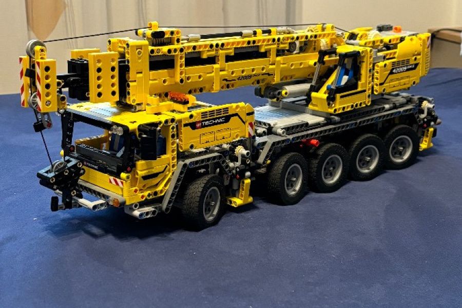 Lego Technic mobiler Schwerlastkran - Bild 1