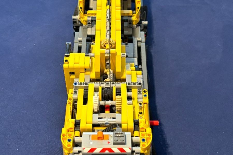 Lego Technic mobiler Schwerlastkran - Bild 2