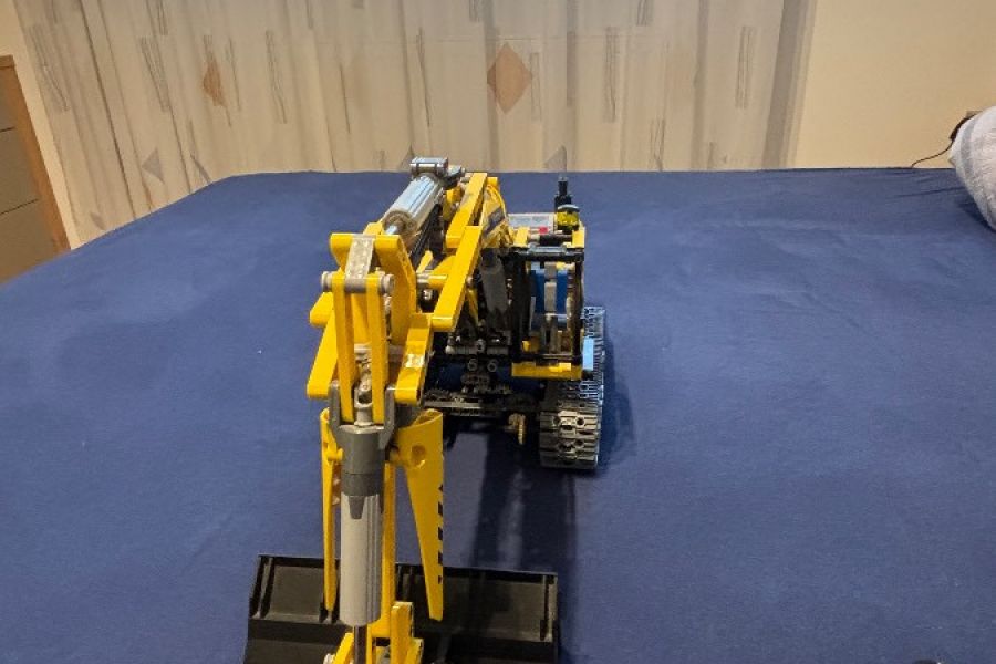 Lego Technic Raupenbagger - Bild 2
