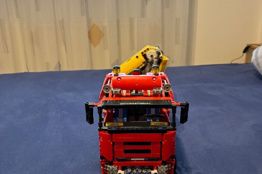 Lego Technic Truck mit Kran - Bild 1