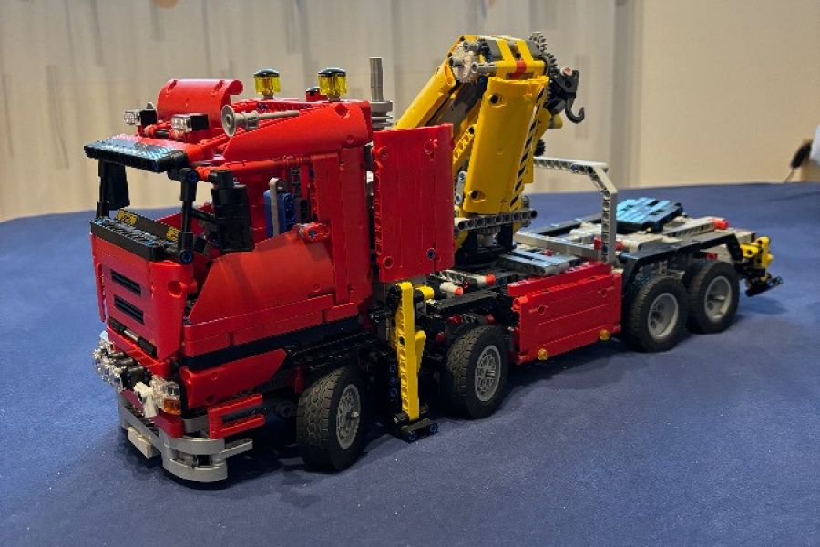 Lego Technic Truck mit Kran - Bild 2