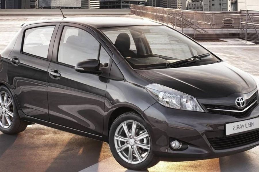Toyota Yaris 1.3 VVT-i Style Benzin in sehr gutem Zustand zu verkaufen - Bild 2